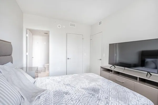 $889,000 | 650 Northeast 32nd Street, Unit 2005, Miami, FL 33137