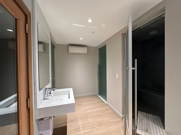 $1,150,000 | 16 West 19th Street, Unit 8B | Flatiron