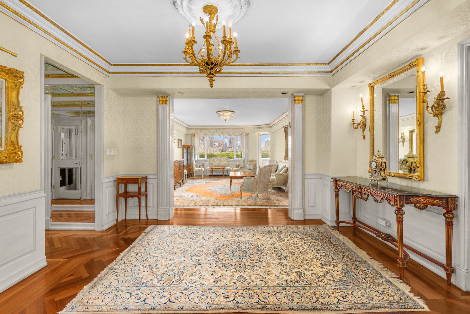 $2,800,000 | 860 5th Avenue, Unit 12K | Lenox Hill