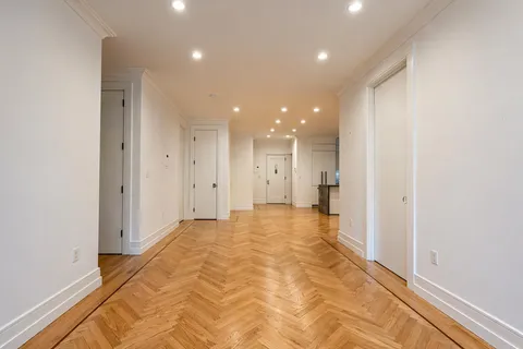 $1,280,000 | 24-39 38th Street, Unit B10B9 | Astoria