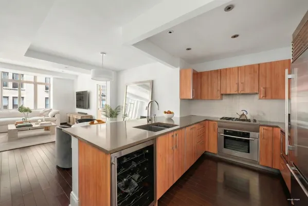$1,990,000 | 125 West 22nd Street, Unit 9C | Chelsea