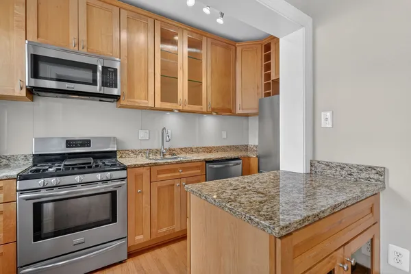 $2,100 | 3616 Connecticut Avenue Northwest, Unit 407, Washington, DC 20008