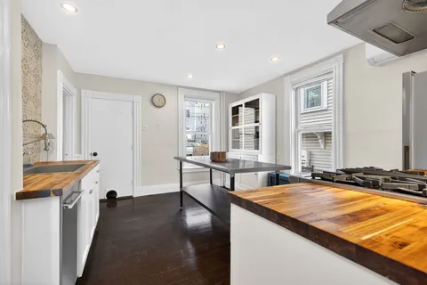 Contact Agent | 146 Poplar Street, Boston, MA 02131