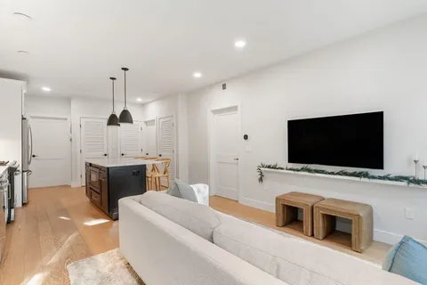 $725,000 | 202 Maverick Street, Unit 106, Boston, MA 02128