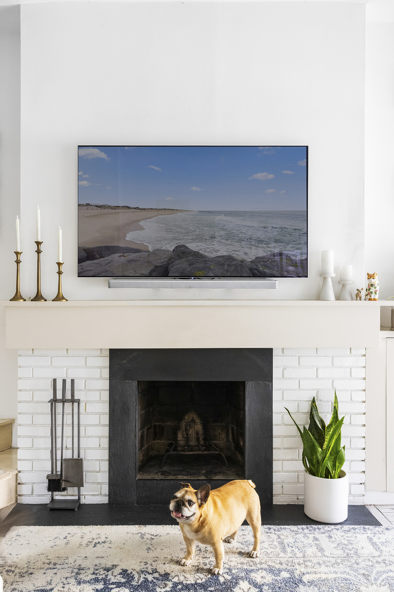 19 West 85th Street, Unit 3B Manhattan, NY 10024 - Photo 8 of 12 a living room with a fireplace