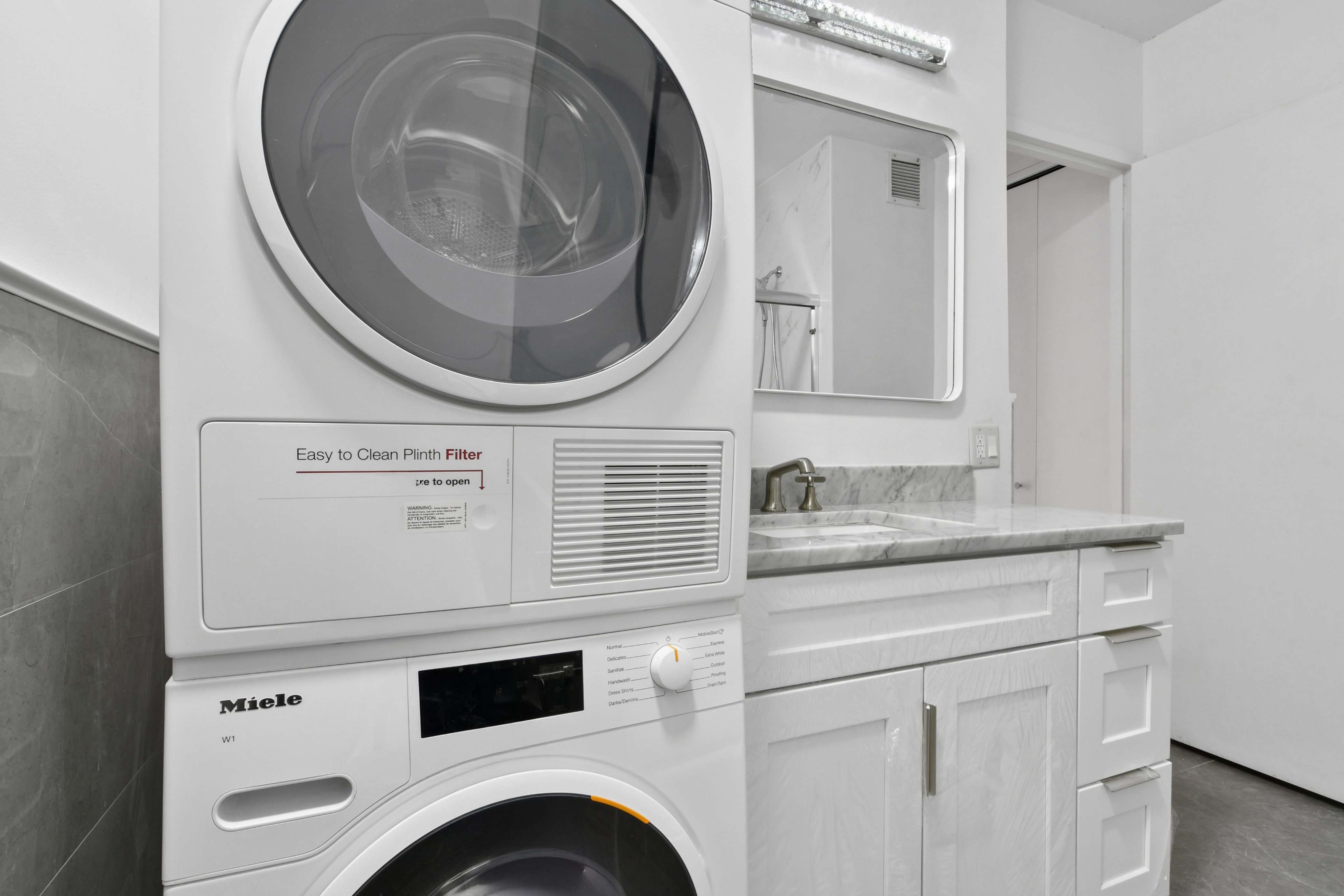 240 East 47th Street, Unit 22B Manhattan, NY 10017 - Photo 7 of 14 Gallery Image 7