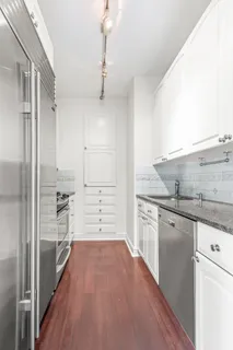 $2,475,000 | 200 East 69th Street, Unit 29B | Lenox Hill