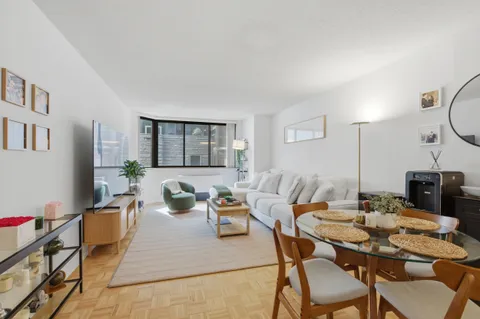 $1,195,000 | 280 Park Avenue South, Unit 5L | Flatiron