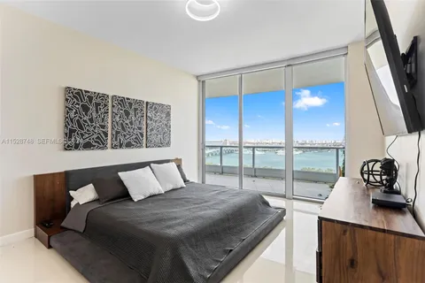$1,975,000 | 900 Biscayne Boulevard, Unit 2506, Miami, FL 33132