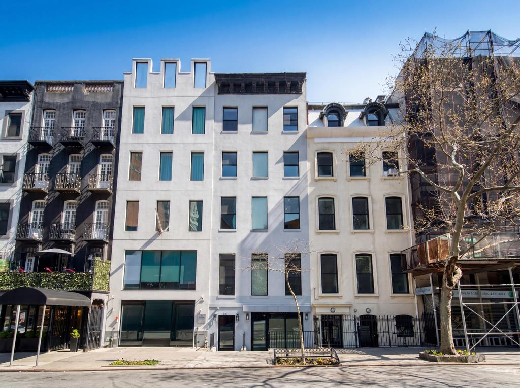 231 East 60th Street, Unit 5 Manhattan, NY 10022 - Photo 11 of 11 a front view of a building with a street