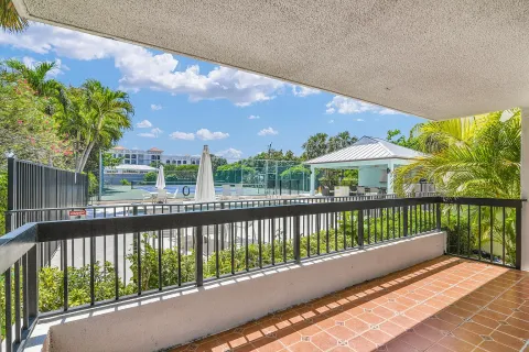$839,900 | 277 North Ocean Boulevard, Unit 1010, Boca Raton, FL 33432