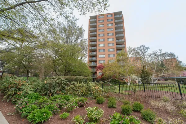 $5,100 | 4201 Cathedral Avenue Northwest, Unit 114W, Washington, DC 20016