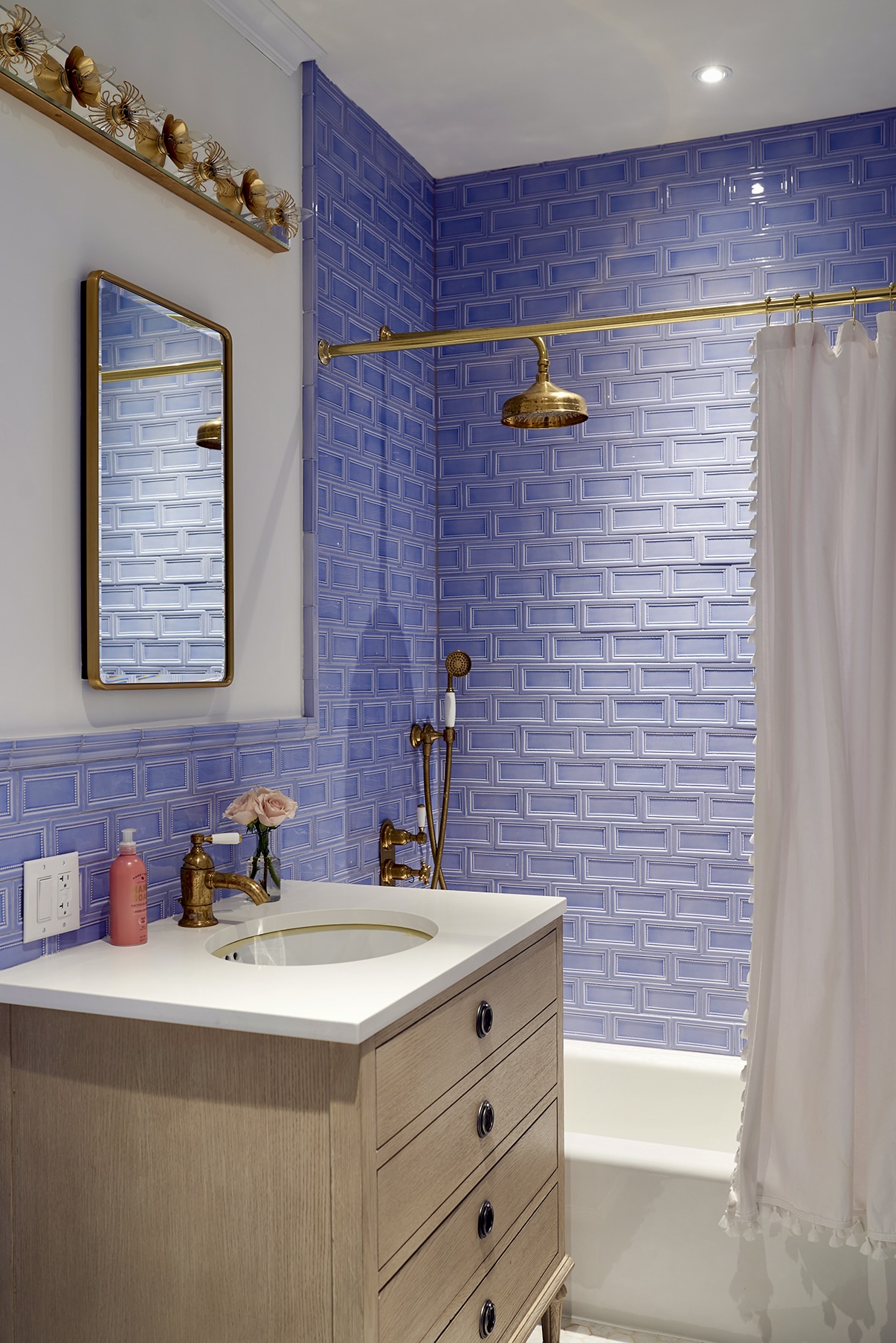 435 Clinton Avenue Brooklyn, NY 11238 - Photo 19 of 27 a bathroom with a sink and a bathtub