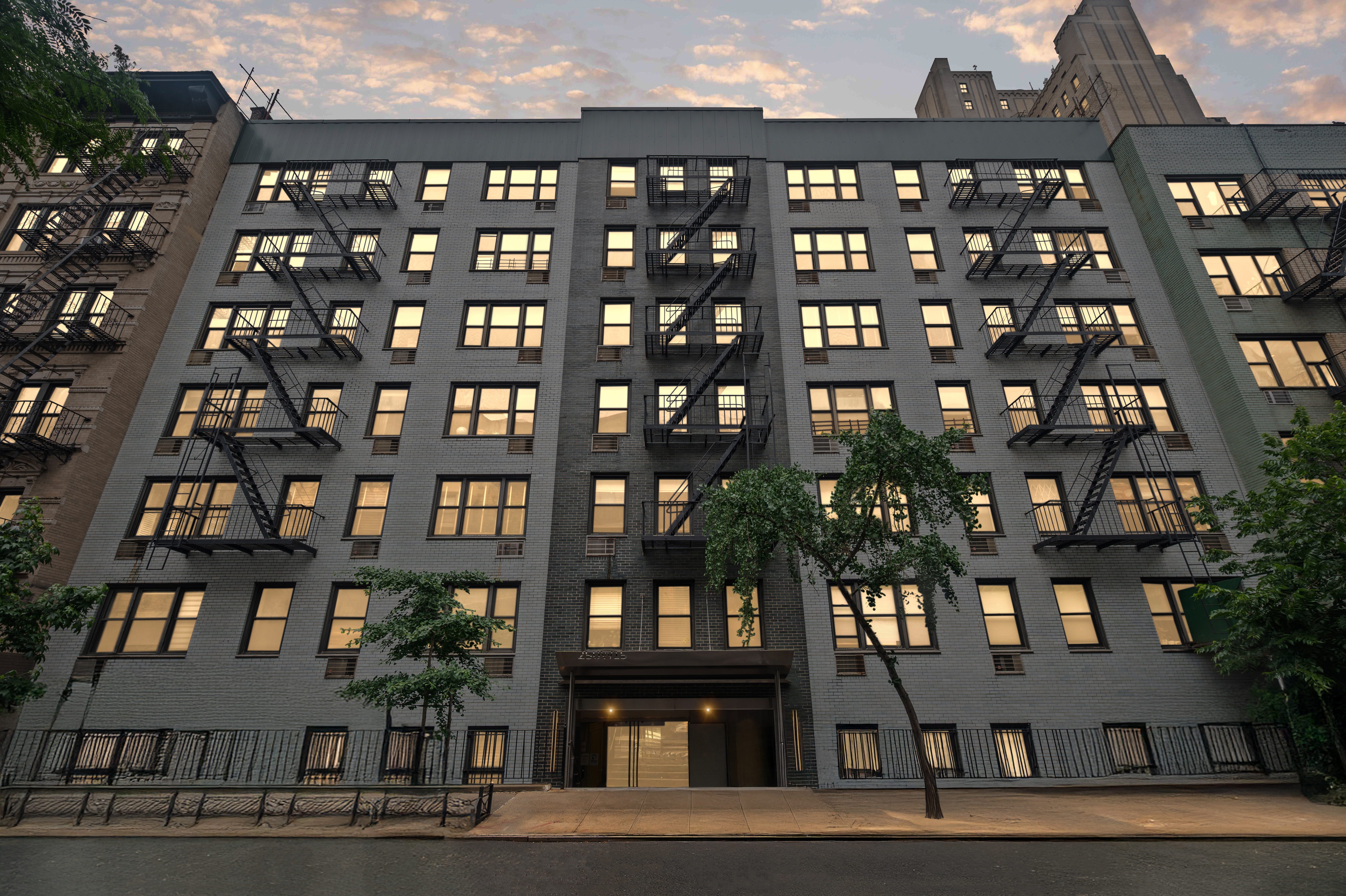 250 West 15th Street, Unit 6F Manhattan, NY 10011 - Photo 2 of 10