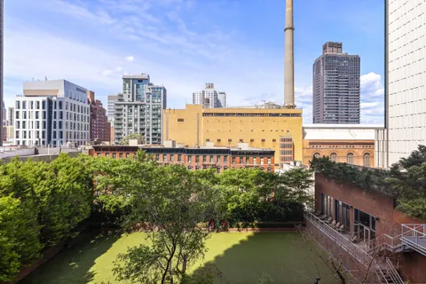 $875,000 | 515 East 72nd Street, Unit 5R | Lenox Hill