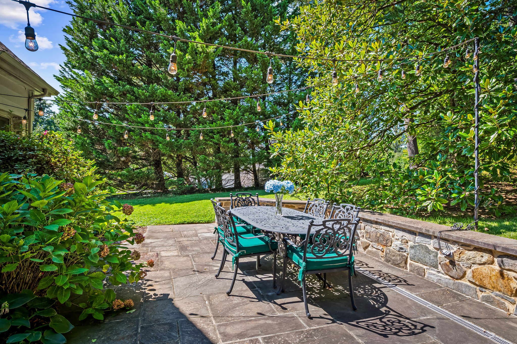 910 Army Road Towson, MD 21204 - Photo 56 of 62 a view of a table and chairs in patio