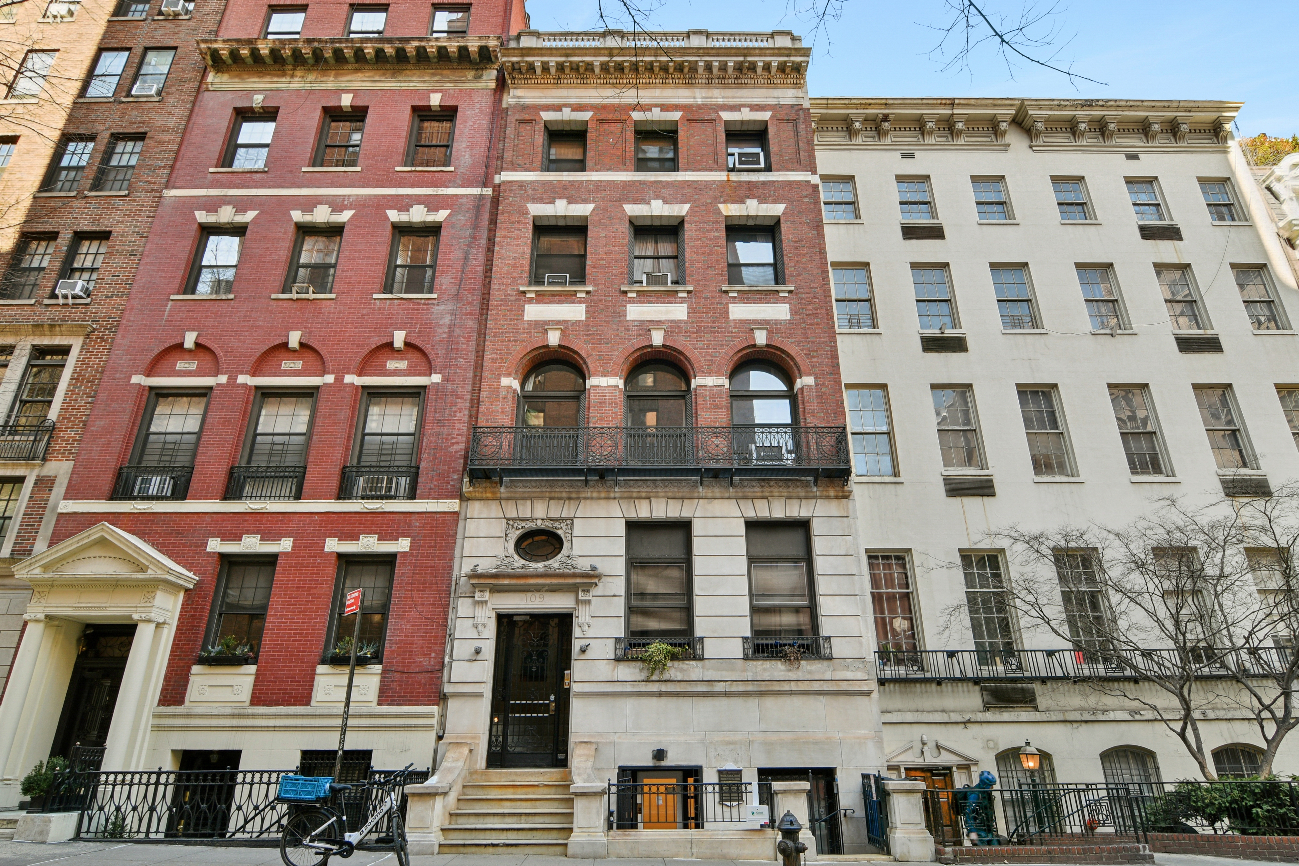 109 East 38th Street, Unit 3A Manhattan, NY 10016 - Photo 13 of 13 a front view of a building