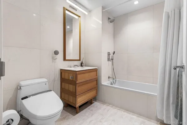 $875,000 | 37-14 34th Street, Unit N3E | Long Island City