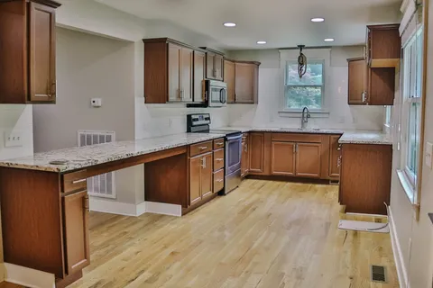 $470,000 | 1660 Leatherwood Road, White Bluff, TN 37187