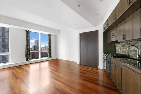 $850,000 | 150 Myrtle Avenue, Unit 1607 | Downtown Brooklyn