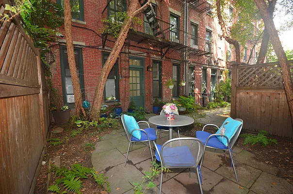 88 Horatio Street, Unit 1C Manhattan, NY 10014 - Photo 8 of 9 a backyard of a house with table and chairs