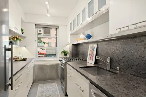 $999,000 | 70 East 10th Street, Unit 2P | Greenwich Village