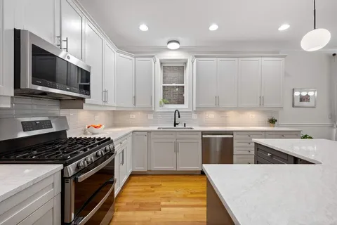 $875,000 | 3806 North Damen Avenue, Unit 1, Chicago, IL 60618