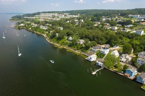 $795,000 | 286 Riverside Drive, Tiverton, RI 02878