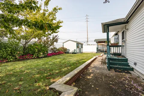 a view of a house with a backyard