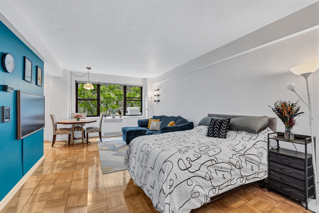 425 East 79th Street, Unit 2A Manhattan, NY 10075 - Photo 2 of 10