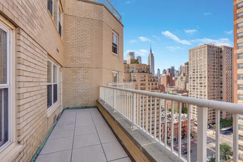 $675,000 | 305 East 24th Street, Unit 18F | Kips Bay