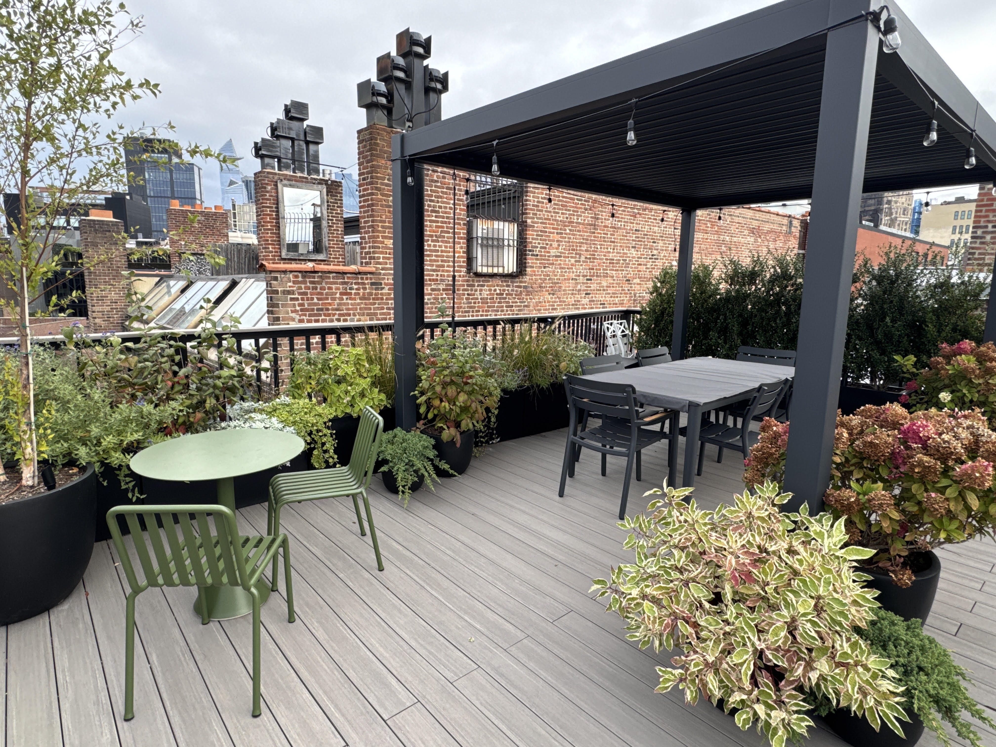 61 Horatio Street, Unit 5F Manhattan, NY 10014 - Photo 10 of 11 a view of a table and chairs in patio