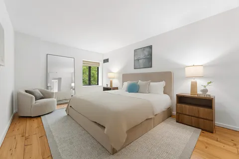 $2,250,000 | 135 West 70th Street, Unit 2E | Upper West Side