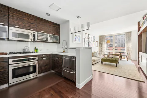 $1,150,000 | 225 East 34th Street, Unit 11H | Murray Hill