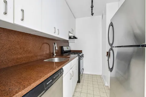 $499,000 | 180 West End Avenue, Unit 21J | Upper West Side