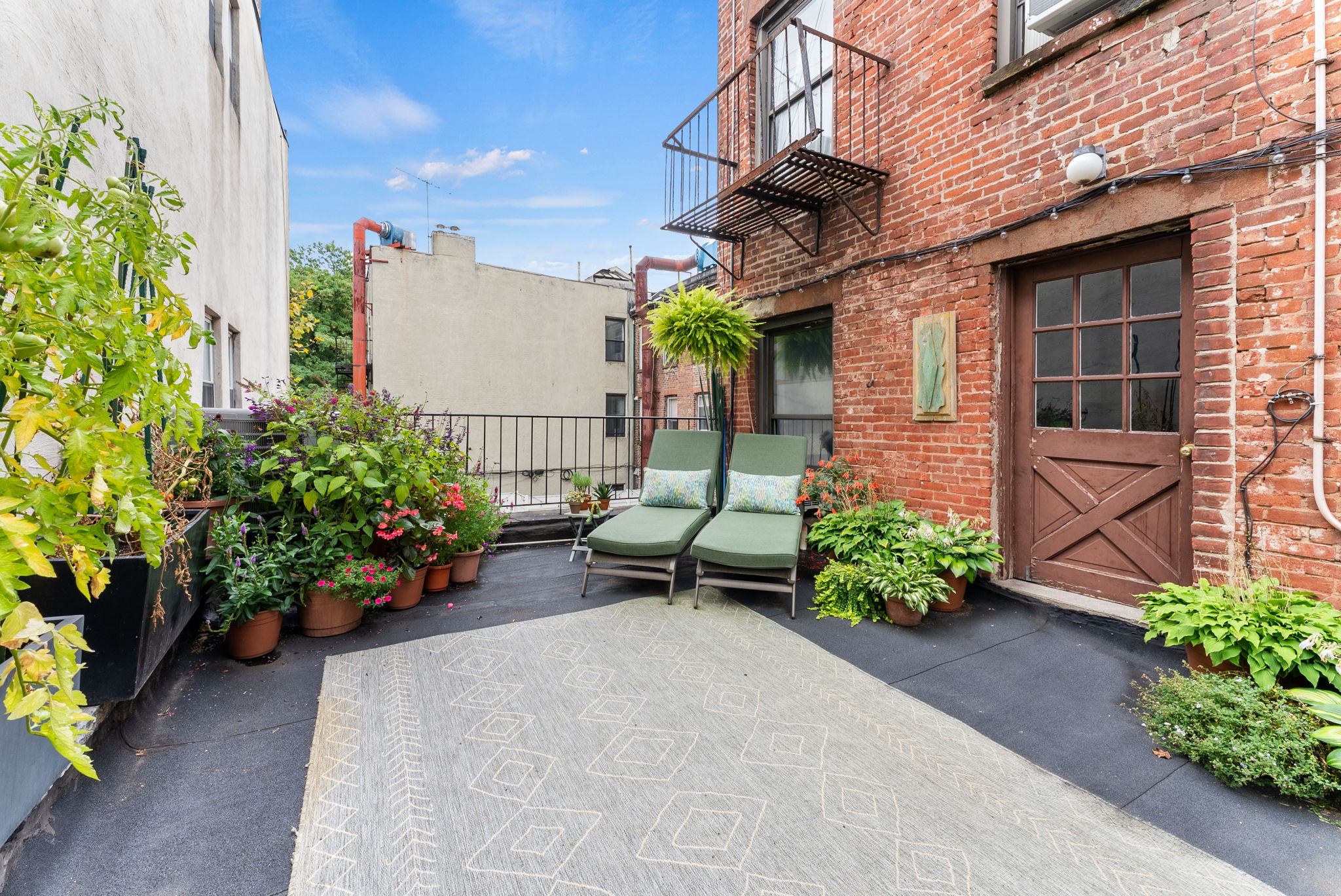 311 Henry Street, Unit 3 Brooklyn, NY 11201 - Photo 8 of 10 a garden with a bench and potted plants