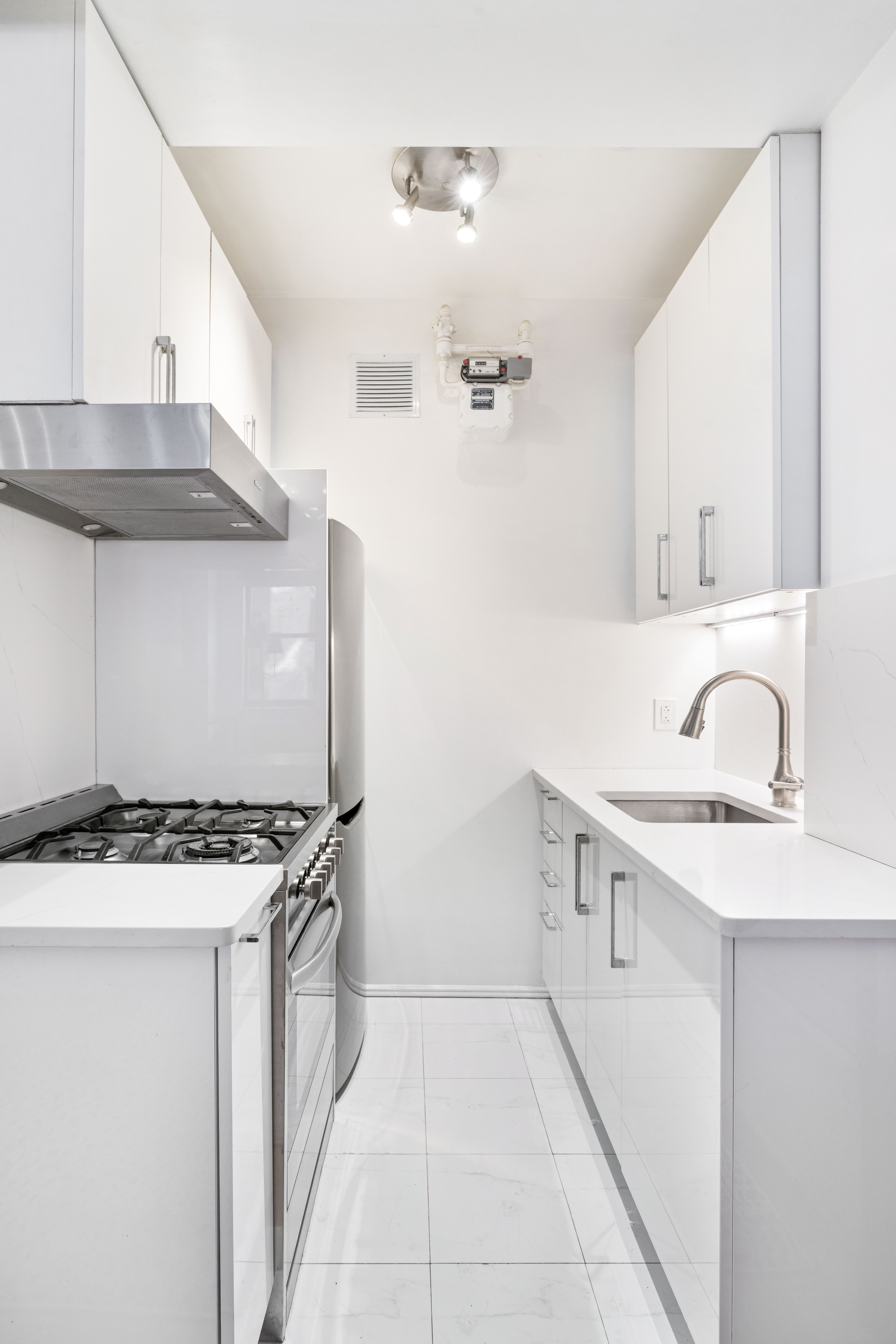 243 West End Avenue, Unit 714 Manhattan, NY 10023 - Photo 3 of 7