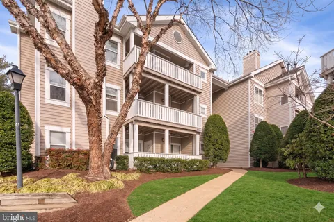 $310,000 | 14300 Grape Holly Grove, Unit 24, Centreville, VA 20121
