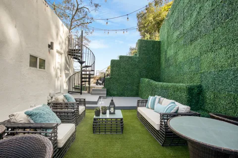 $1,399,000 | 4110 Vanetta Place, Studio City, CA 91604