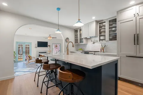 $1,100,000 | 909 East 50th Street, Austin, TX 78751