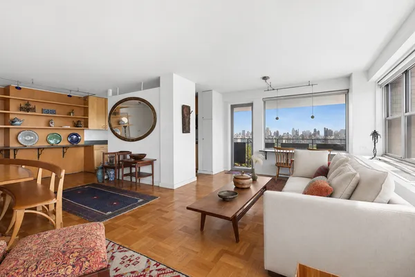 $2,750,000 | 15 West 72nd Street, Unit 25F | Upper West Side