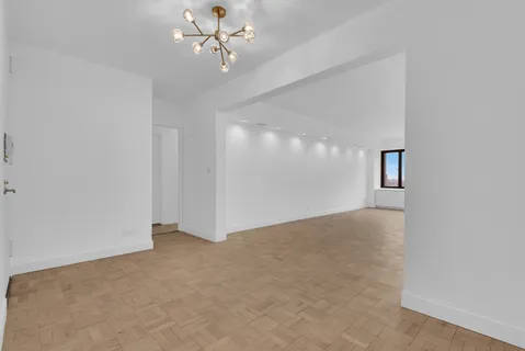 $14,000 | 20 West 64th Street, Unit 20K | Upper West Side