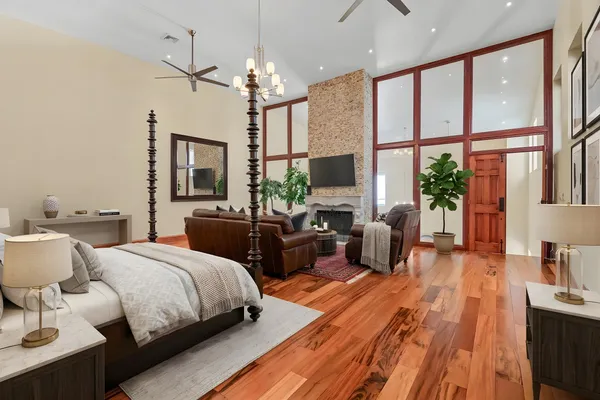 $1,400,000 | 802-10 Locust Street, Unit 201, Philadelphia, PA 19107