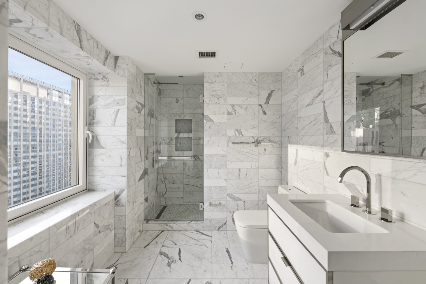 135 West 52nd Street, Unit 34A Manhattan, NY 10019 - Photo 15 of 26