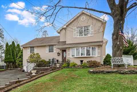 $899,000 | 40 Catherine Court, Cedar Grove, NJ 07009