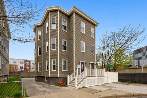 $620,000 | 20 Connecticut Avenue, Unit 2, Somerville, MA 02145