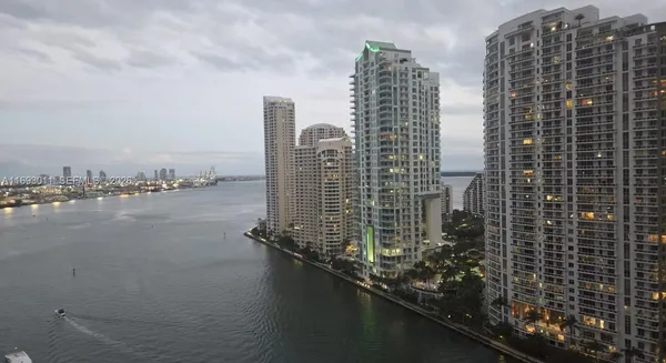 $4,690,000 | 300 Biscayne Blvd Way, Unit 2103, Miami, FL 33131