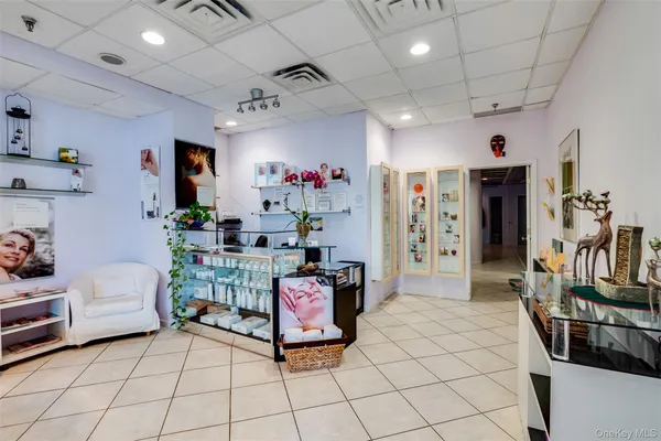 $450,000 | 27110 Grand Central Parkway, Unit 26A | Floral Park