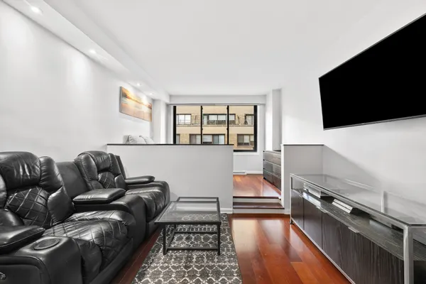 $595,000 | 16 West 16th Street, Unit 14LS | Flatiron