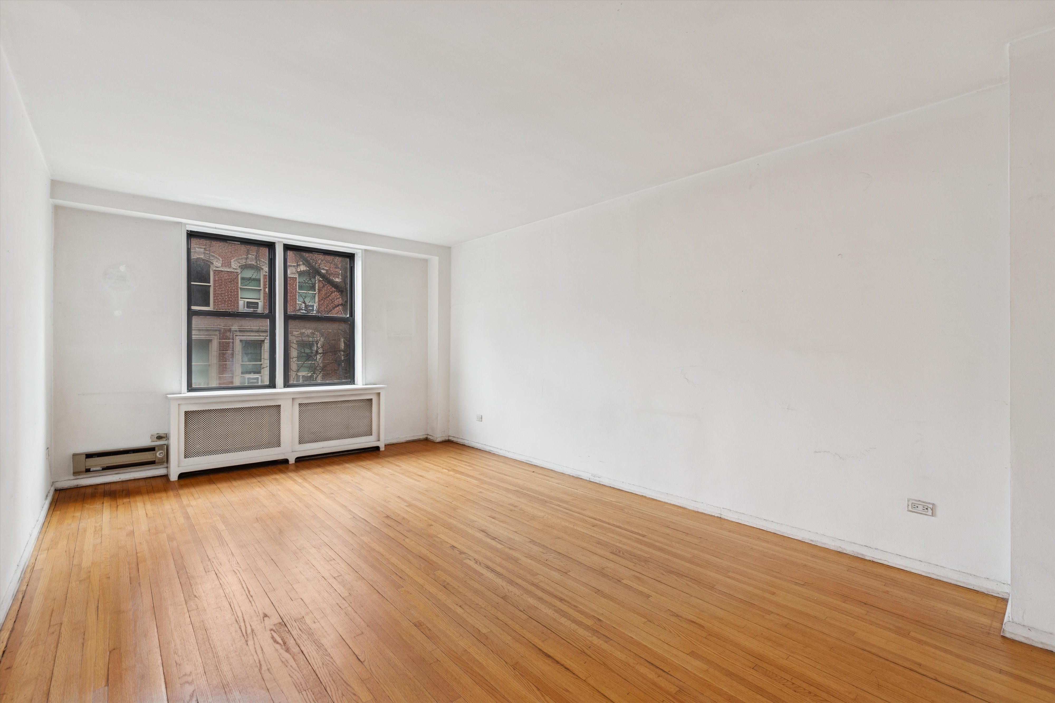 350 Bleecker Street, Unit 2M Manhattan, NY 10014 - Photo 2 of 10